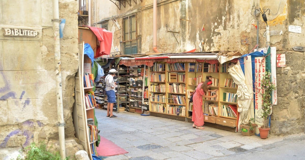 Libreria itinerante di Pietro Tramonte: la strada dei libri nel cuore di  Palermo